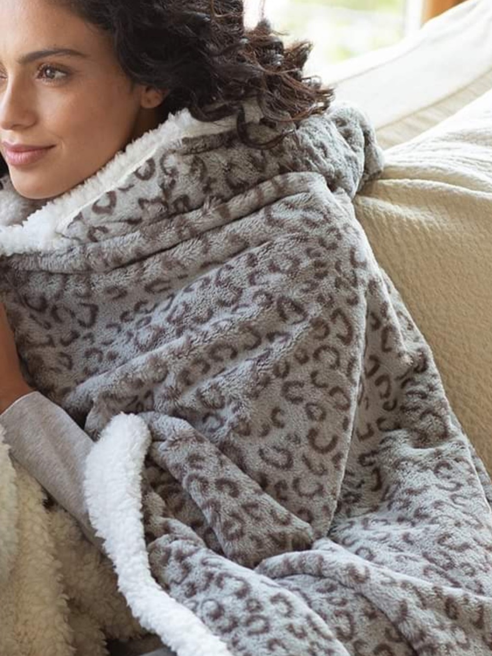 Soft Surroundings Plush Sherpa Wearable Throw Blanket Cream Leopard
